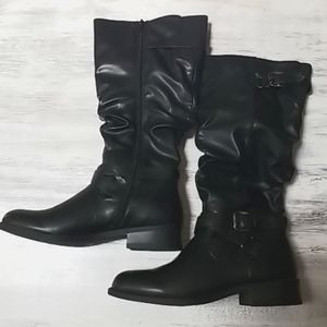 Black leather boots 6.5.Has zippers so easy to get in and out of